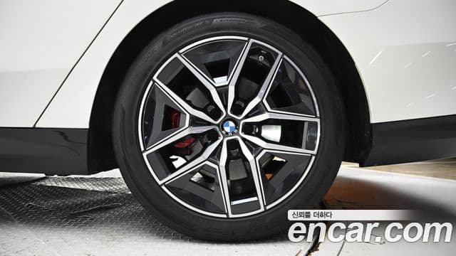 BMW 5 Series 2024 — Фото 4/20