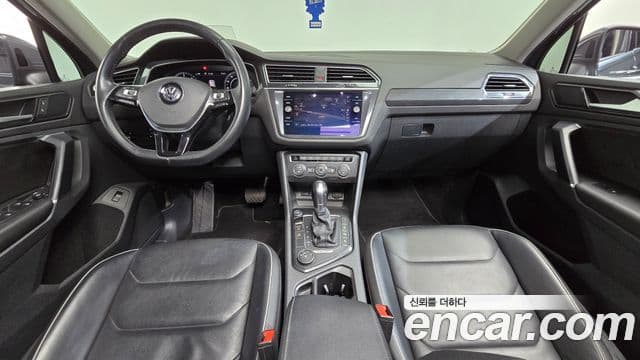 Volkswagen Tiguan 2018 — ფოტო 7/20