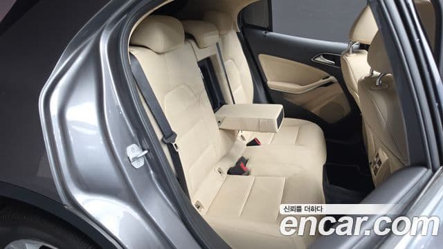 Mercedes-Benz GLA-Class 2018 — Фото 12/20