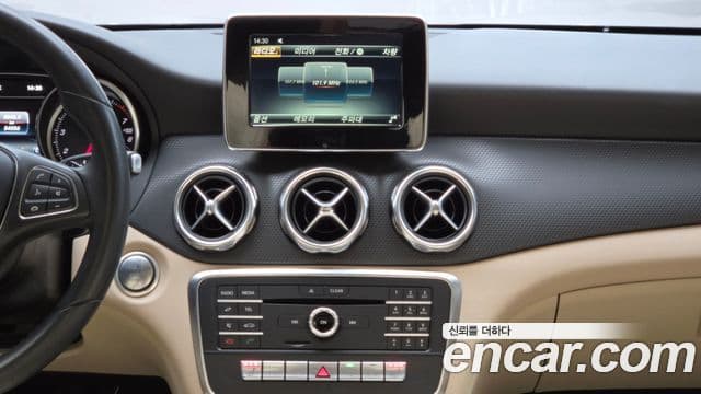 Mercedes-Benz GLA-Class 2018 — Фото 13/20