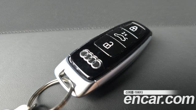 Audi S8 2025 — Photo 2/39