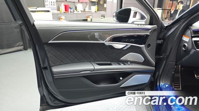 Audi S8 2025 — Photo 12/36