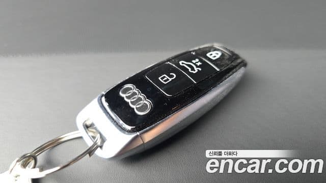 Audi S8 2025 — Photo 23/36