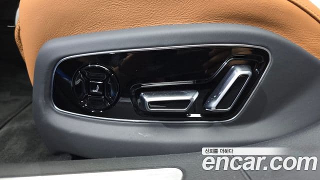 Audi S8 2025 — Photo 13/36