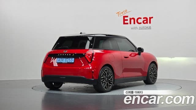Mini Cooper Electric 2024 — ფოტო 13/31