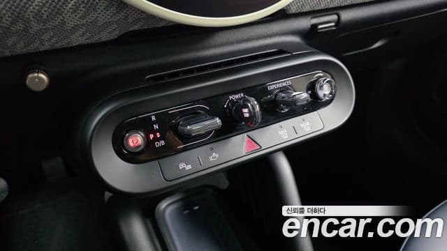 Mini Cooper Electric 2024 — ფოტო 26/31