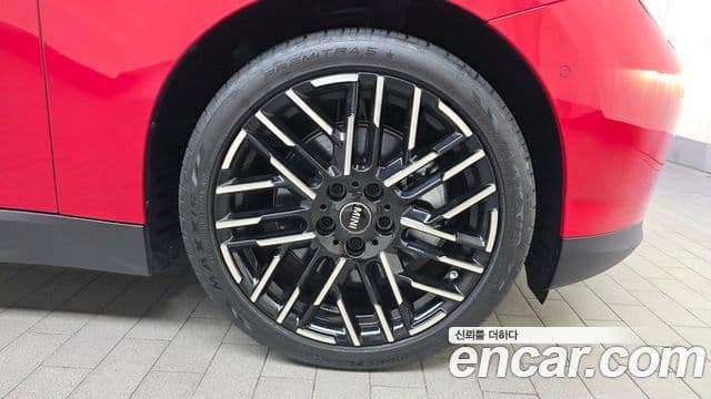 Mini Cooper Electric 2024 — ფოტო 21/31