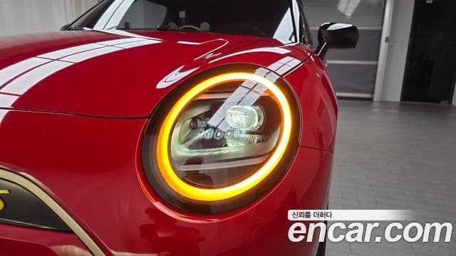 Mini Cooper Electric 2024 — ფოტო 31/31