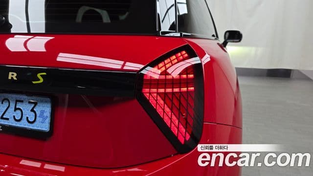 Mini Cooper Electric 2024 — ფოტო 27/31