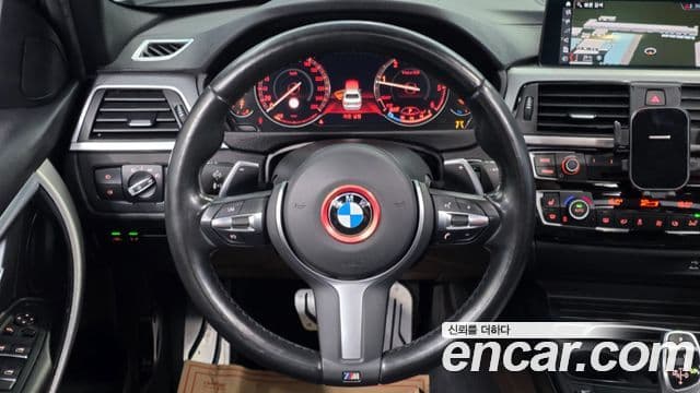 BMW 3 Series 2018 — Photo 13/20