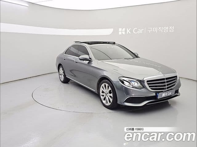 Mercedes-Benz E-Class 2019 — ფოტო 17/20