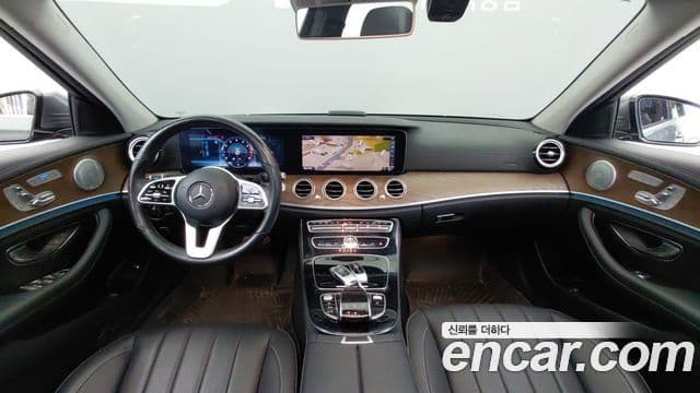 Mercedes-Benz E-Class 2019 — ფოტო 16/20