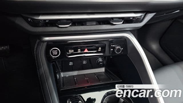 Audi Q5 2025 — Photo 22/39
