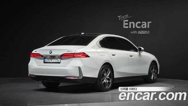 BMW 5 Series 2023 — Şəkil 2/20