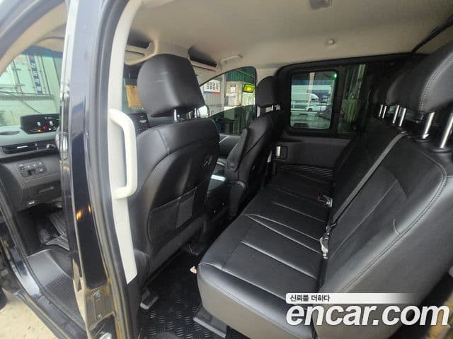 Hyundai Staria 2023 — ფოტო 5/15
