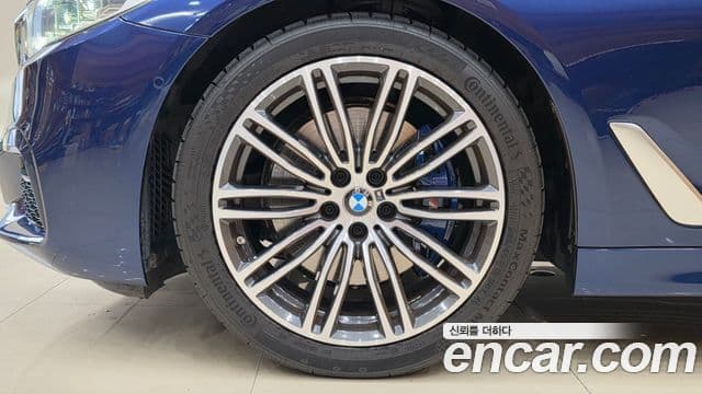 BMW 5 Series 2020 — ფოტო 6/20