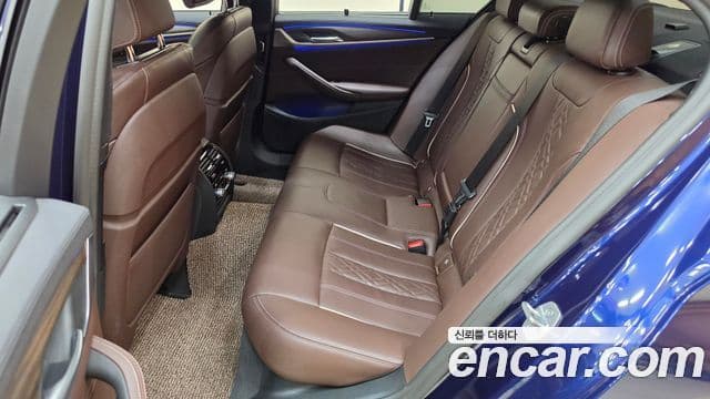 BMW 5 Series 2020 — ფოტო 13/20