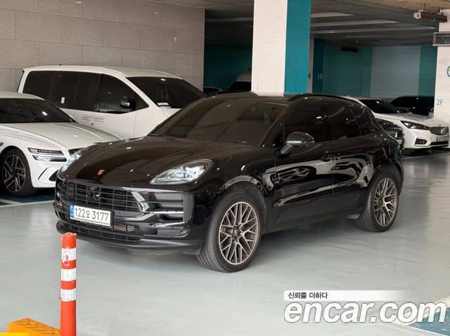 Porsche Macan, 2021