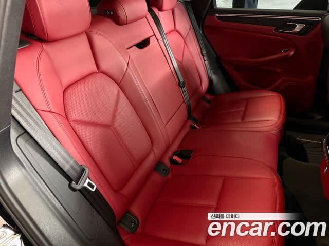 Porsche Macan 2021 — ფოტო 10/20