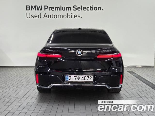 BMW 7 Series 2023 — Photo 13/18