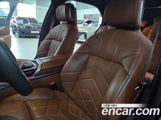 BMW 7 Series 2023 — Photo 18/18