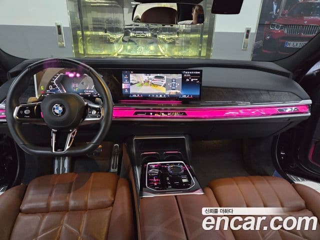 BMW 7 Series 2023 — Photo 10/18