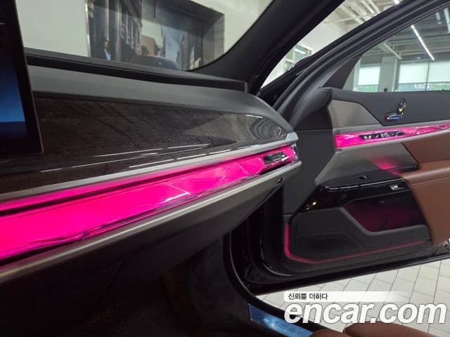 BMW 7 Series 2023 — Photo 11/18