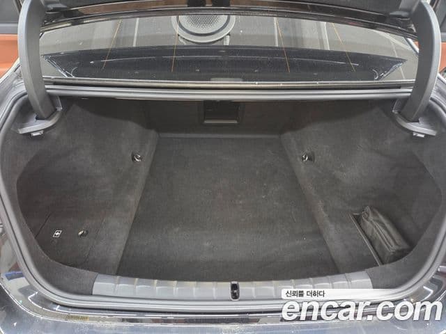 BMW 7 Series 2023 — Photo 2/18