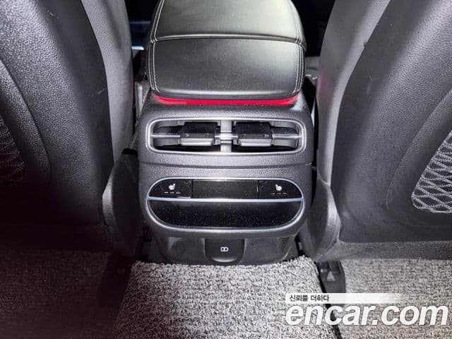 Genesis GV70 2021 — ფოტო 17/20