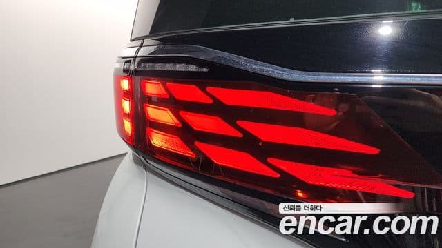 Toyota Alphard 2024 — Photo 33/36