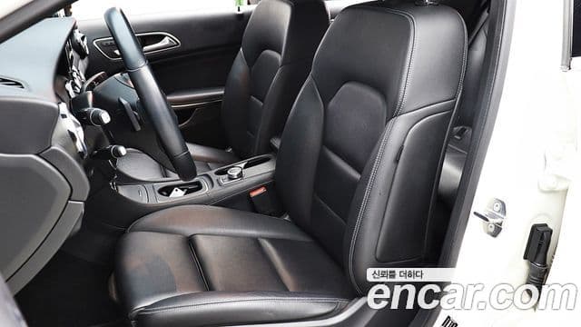 Mercedes-Benz GLA-Class 2018 — ფოტო 15/17