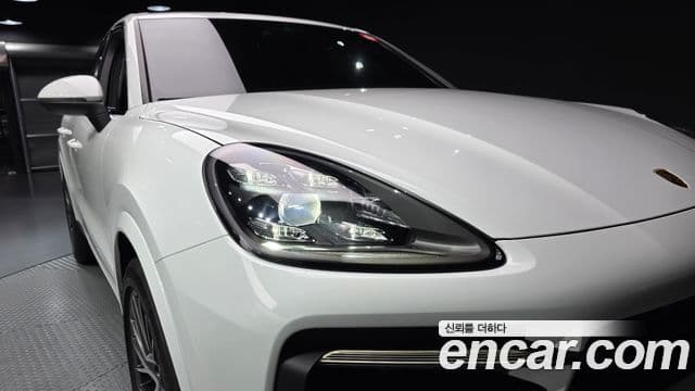 Porsche Cayenne 2022 — ფოტო 15/34