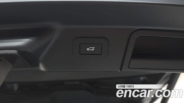 Land Rover Range Rover Velar 2025 — Photo 36/38