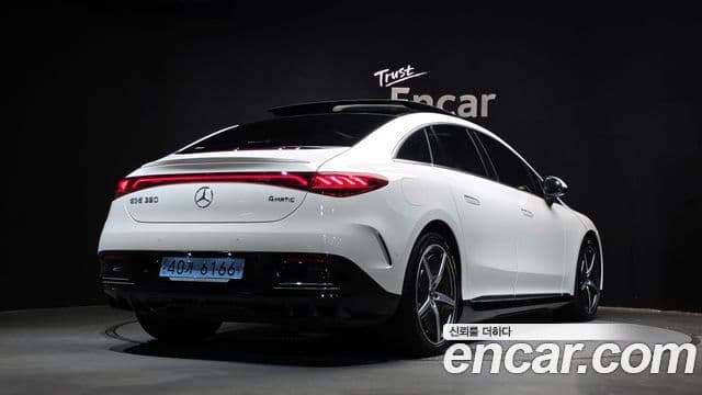 Mercedes-Benz EQE 2023 — ფოტო 16/32