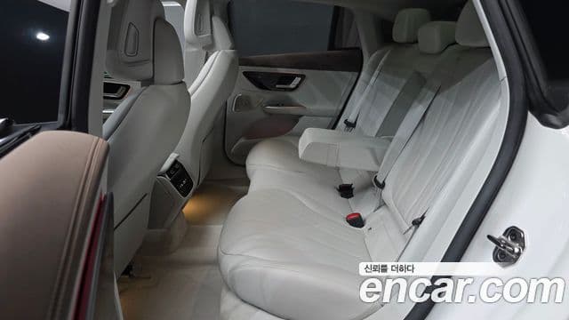 Mercedes-Benz EQE 2023 — ფოტო 17/32