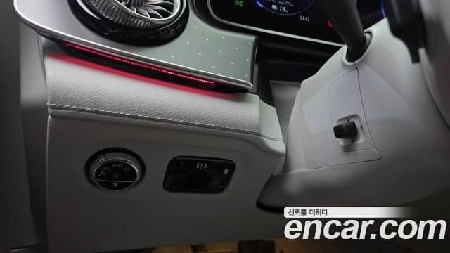 Mercedes-Benz EQE 2023 — ფოტო 11/32