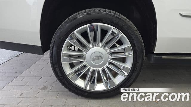 Cadillac Escalade 2019 — ფოტო 5/20