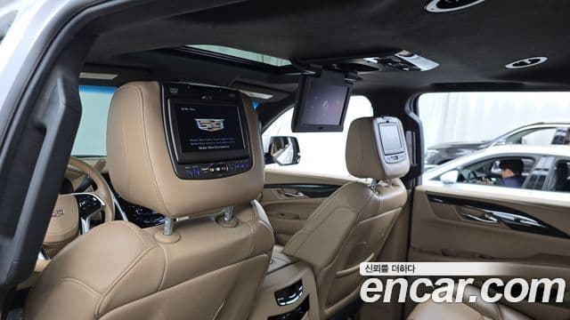 Cadillac Escalade 2019 — ფოტო 11/20