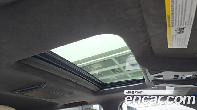 Cadillac Escalade 2019 — ფოტო 18/20