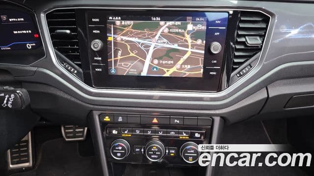 Volkswagen T-Roc 2022 — ფოტო 13/20