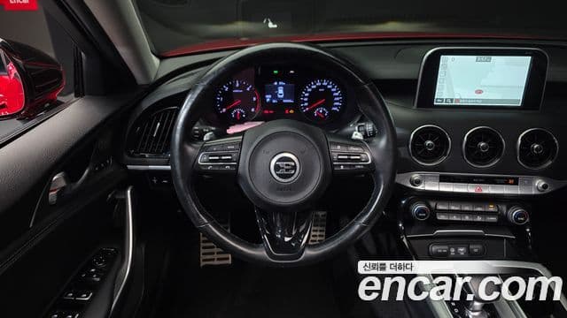 Kia Stinger 2018 — Фото 13/20