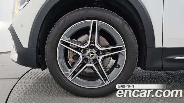 Mercedes-Benz GLB-Class 2023 — фото 5 из 20