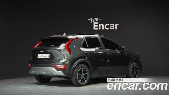 Kia Niro 2022 — Фото 2/20