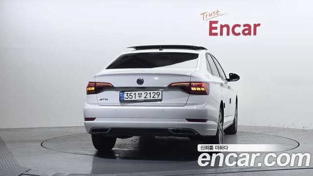 Volkswagen Jetta 2020 — ფოტო 4/20