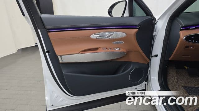 Genesis GV70 2025 — ფოტო 18/32