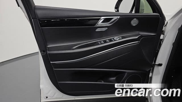 Genesis GV80 2021 — Photo 18/36
