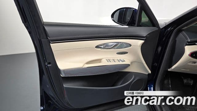 Genesis GV70 2021 — Photo 30/31