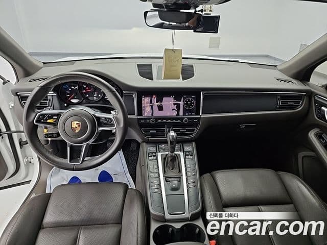 Porsche Macan 2019 — Фото 6/18