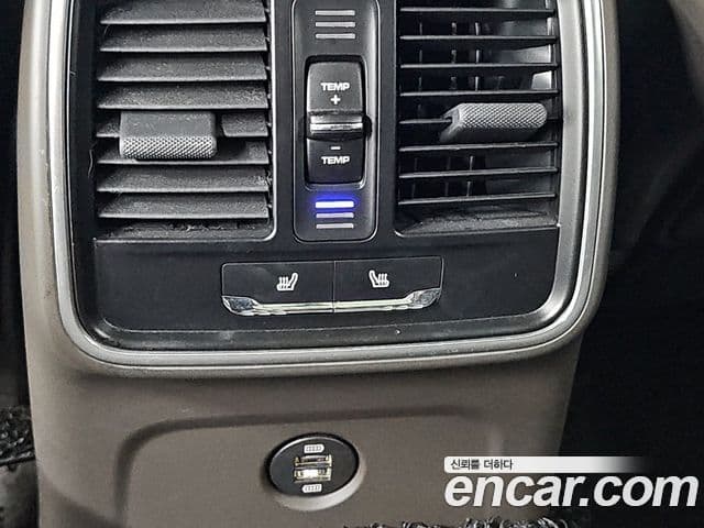 Porsche Macan 2019 — Фото 13/18