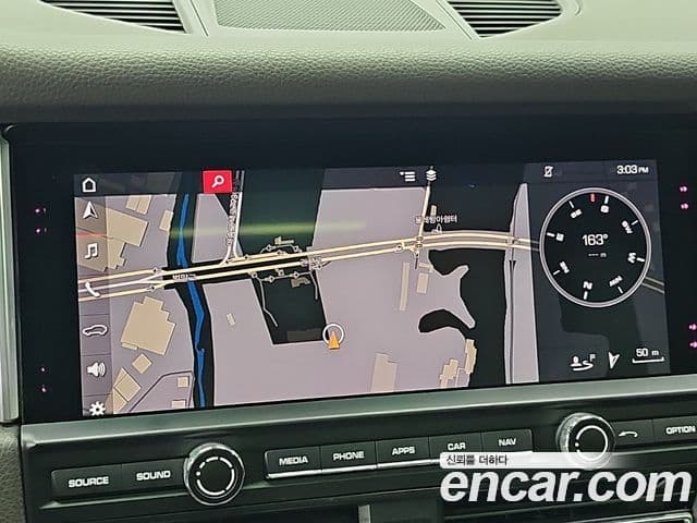 Porsche Macan 2019 — Фото 15/18